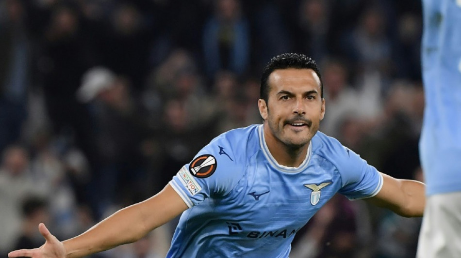 Atacante espanhol Pedro renova com a Lazio