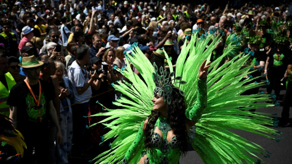 Straßenfest zu Karneval der Kulturen beginnt in Berliner Stadtteil Kreuzberg