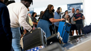 Hundreds of flights axed as US kicks off long holiday weekend