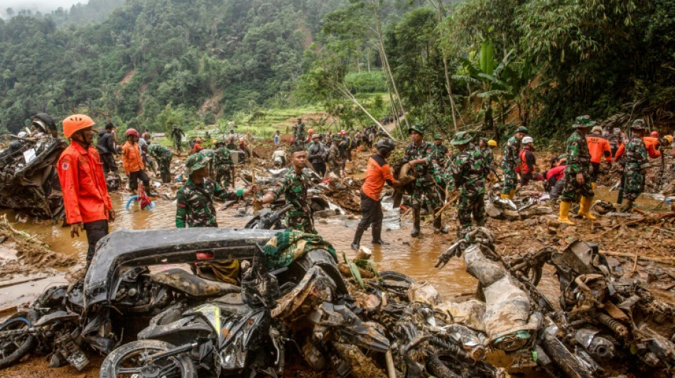 Glissement de terrain en Indonésie: le bilan monte à 21 morts, cinq disparus