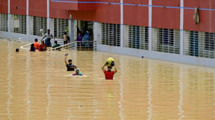 Floods ease in Bangladesh but 300,000 still in shelters