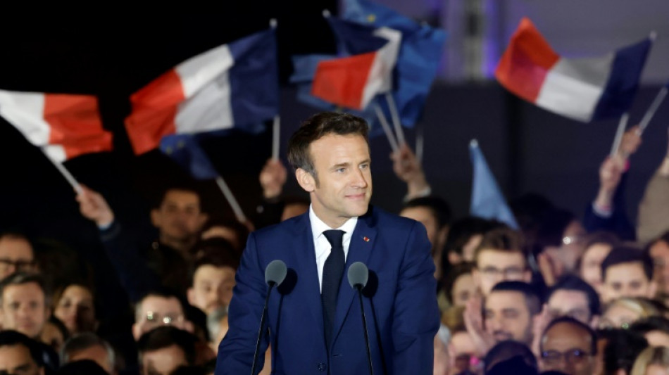 La réélection d'Emmanuel Macron saluée dans le monde