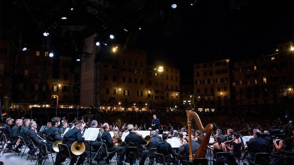 Spopola Chung con la Scala in piazza del Campo, domani Venezi