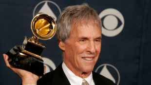 Burt Bacharach, legendario productor, compositor y cantante, muere a los 94 años en EEUU