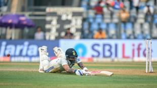 Kohli fails as India slump in chaotic 10 minutes in third Test