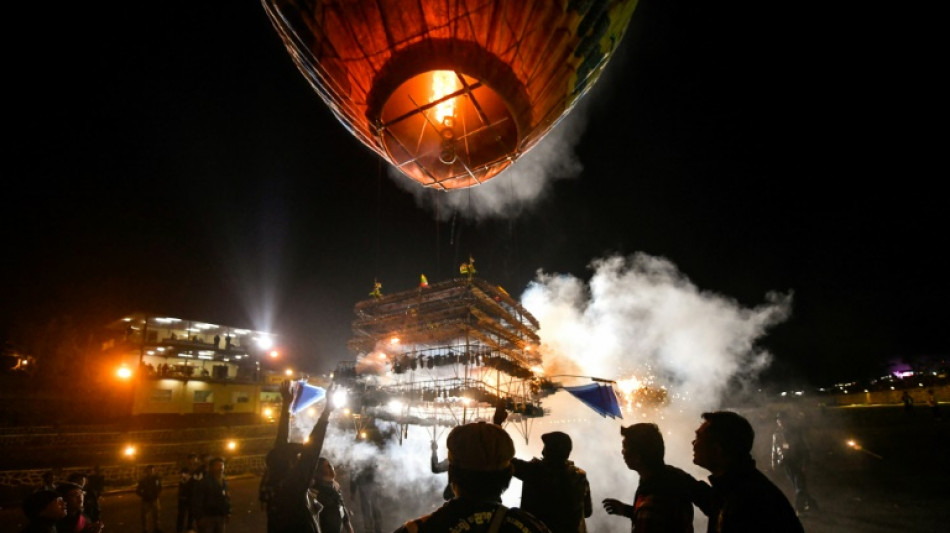 Un festival tradicional de globos en Birmania para olvidar el sangriento conflicto