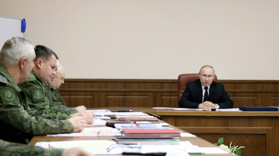 Putin se reúne con los altos mandos militares de la operación rusa en Ucrania