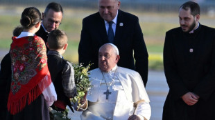 El papa llega a la isla francesa de Córcega para una visita histórica