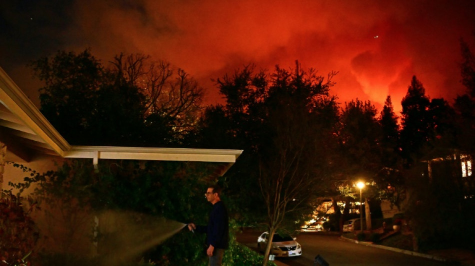 México envia bombeiros a Los Angeles para combater incêndios