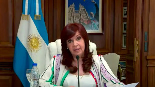 Kirchner acusa a la justicia ser "pelotón de fusilamiento" y aguarda veredicto