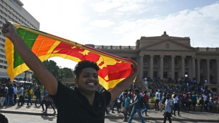 Manifestantes irrumpen en oficina de primer ministro de Sri Lanka tras huida del presidente