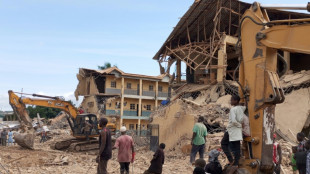 Al menos 16 alumnos muertos y otros atrapados en el derrumbe de una escuela en Nigeria