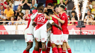 Monaco vence Lens (3-0) e é líder da Ligue 1