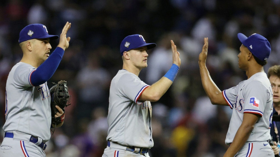 World Series: Rangers mit drei Matchbällen