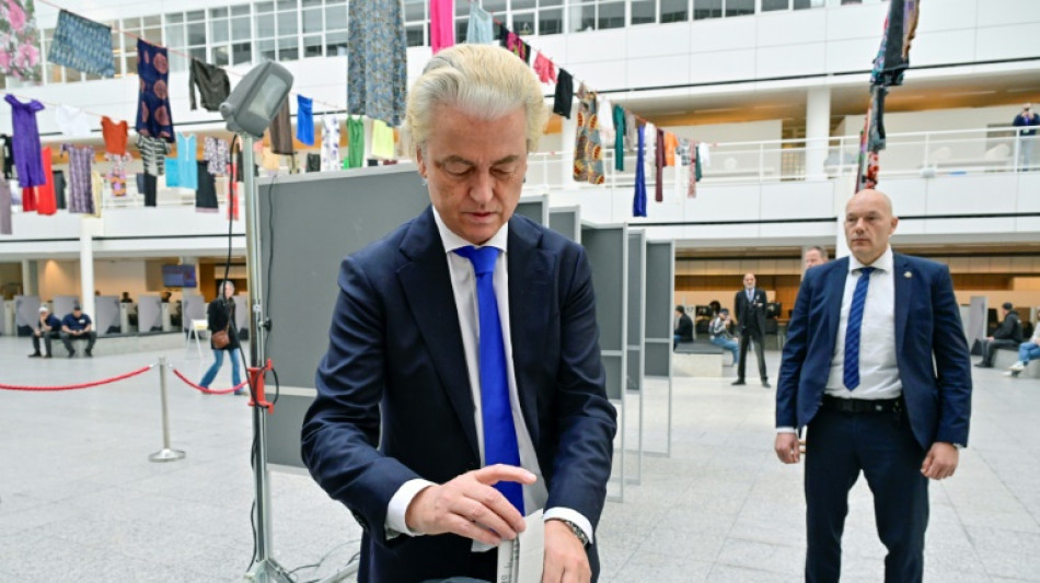 Strong showing by Dutch far right as EU vote kicks off