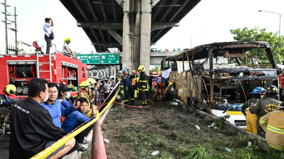 Al menos 23 muertos al incendiarse un autobús escolar en Tailandia