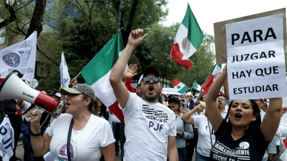 Demonstranten dringen bei Debatte über Justizreform in Mexikos Senat ein