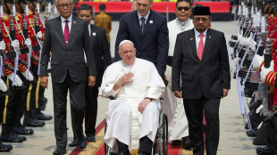 Papst Franziskus von Indonesien nach Papua-Neuguinea weiter gereist