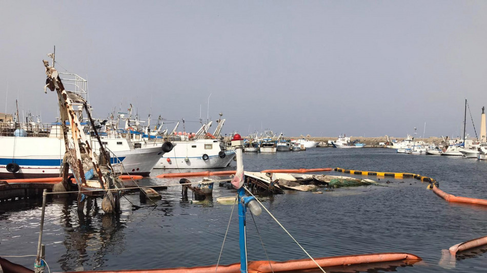 Maltempo: Affonda barca a vela nel palermitano, 7 dispersi